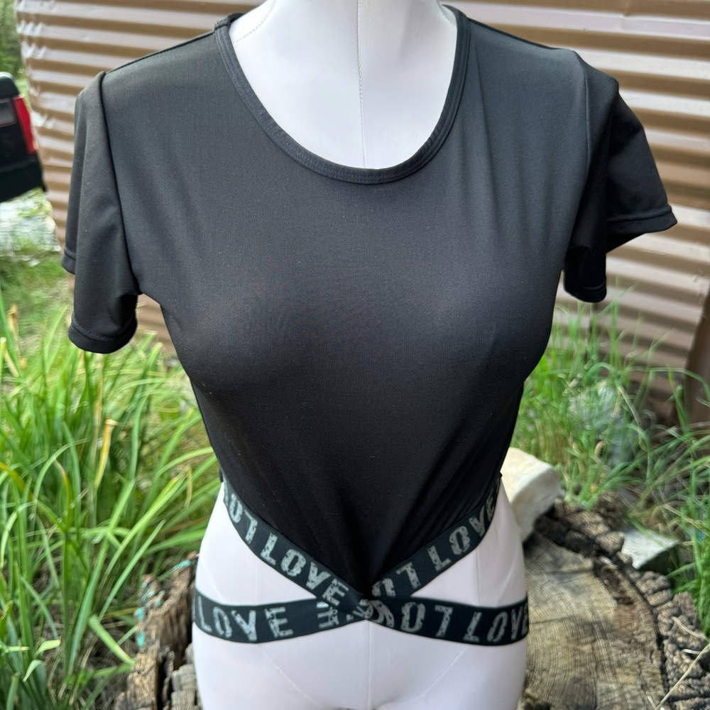 🖤 Athletic Top 🖤 - Picture 2 of 2
